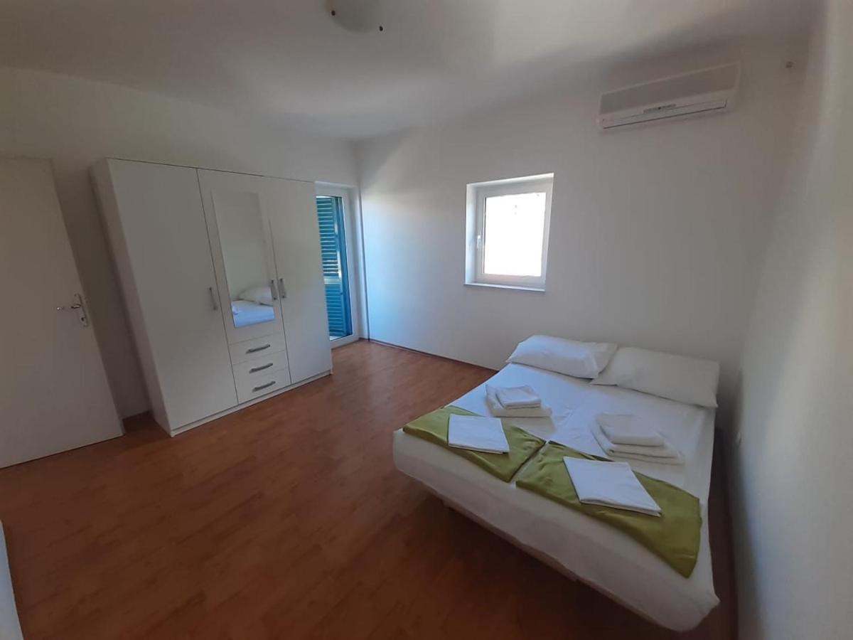 Apartments Ilicic Supetar Exterior photo