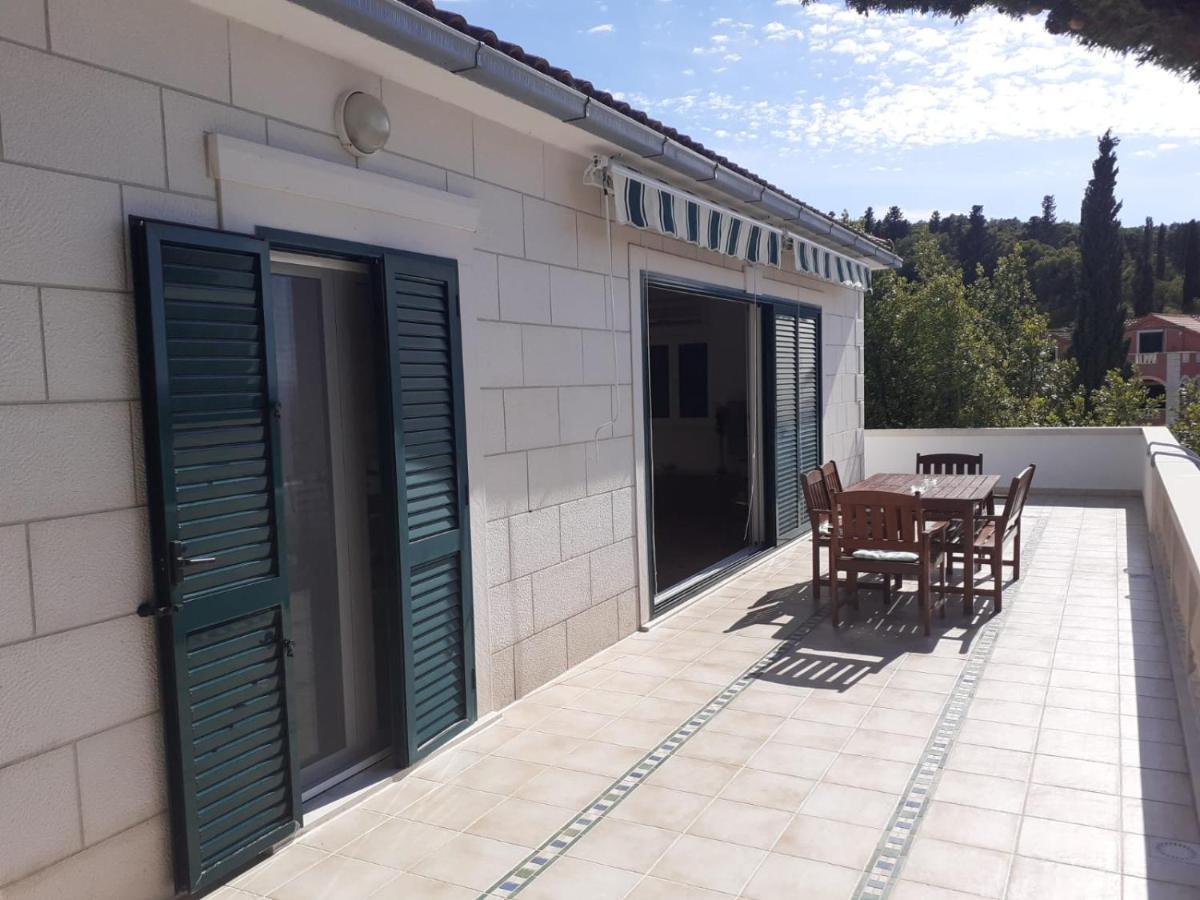 Apartments Ilicic Supetar Exterior photo